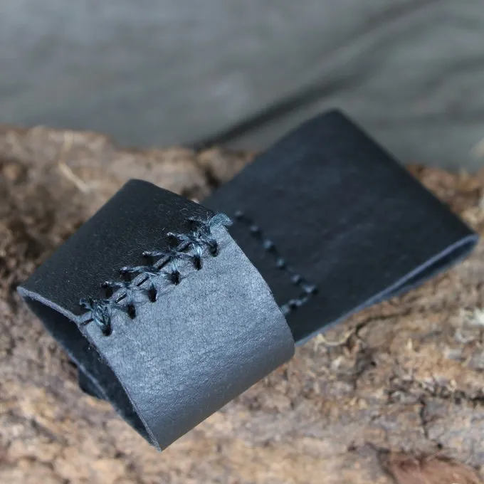 Mytholon Drinking Horn Belt Holder Louis Black - Image 5