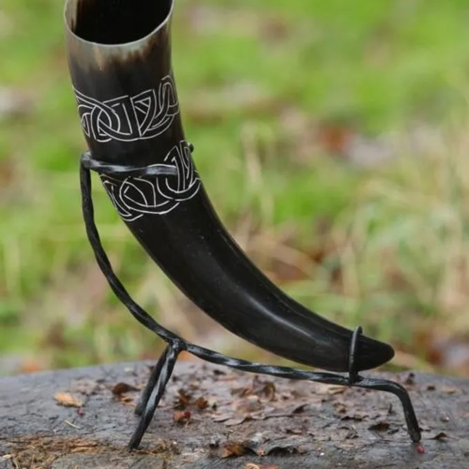 Epic Armoury Drinking Horn Tara With Celtic Knots, Light - Image 4