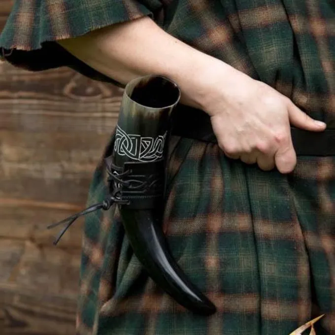 Epic Armoury Leather Drinking Horn Holder Edda, Black - Image 2